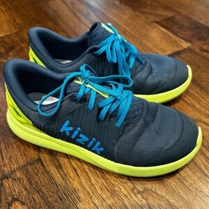 Kizik Boys Athen’s Sneakers 6Y Gently Worn